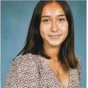 Jeune étudiante propose des cours pour vous aider